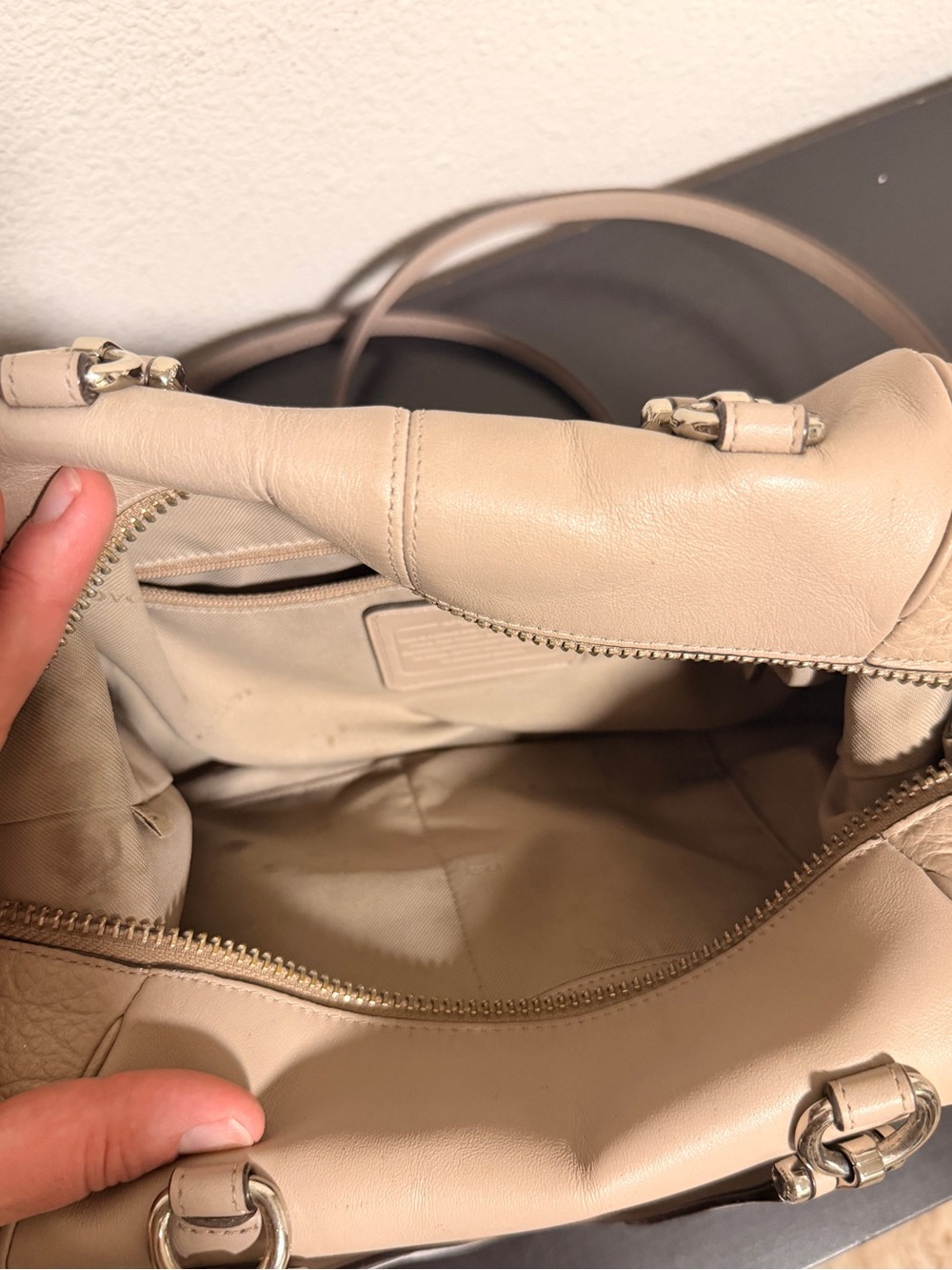 Coach Leather Purse in Beige - Picture 4 of 4
